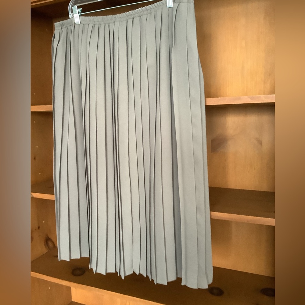 Vintage 90s Taupe Pleated Midi Plus Size Skirt Made in Canada Size 16W - Picture 3 of 11